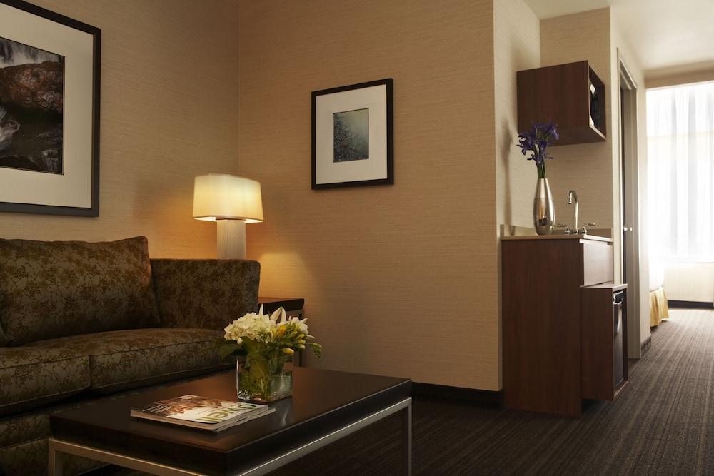 Holiday Inn Express & Suites Vaughan-Southwest By Ihg Екстериор снимка