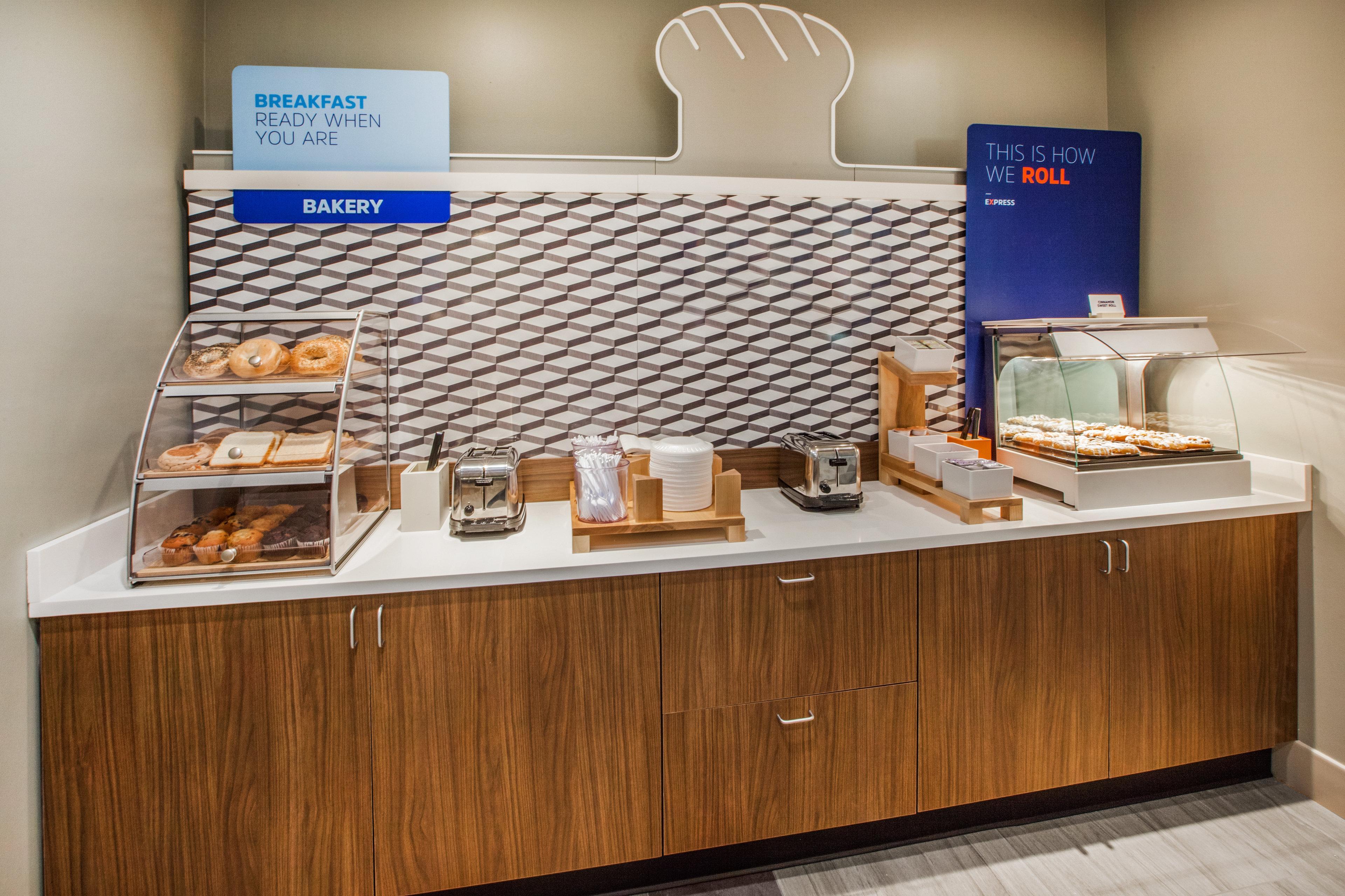 Holiday Inn Express & Suites Vaughan-Southwest By Ihg Екстериор снимка