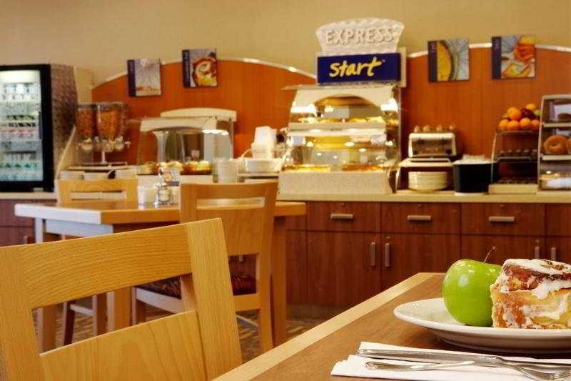 Holiday Inn Express & Suites Vaughan-Southwest By Ihg Ресторант снимка