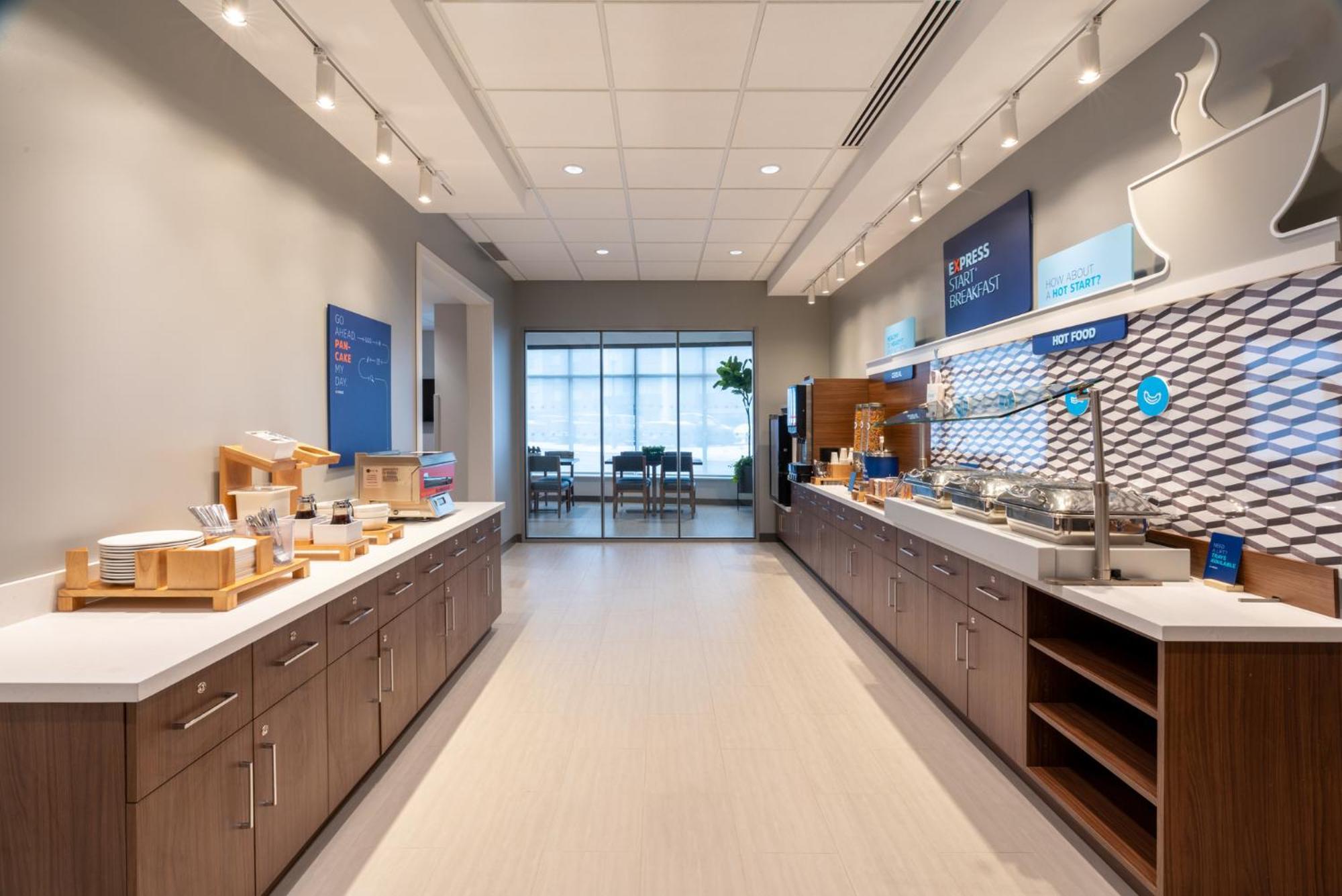 Holiday Inn Express & Suites Vaughan-Southwest By Ihg Екстериор снимка