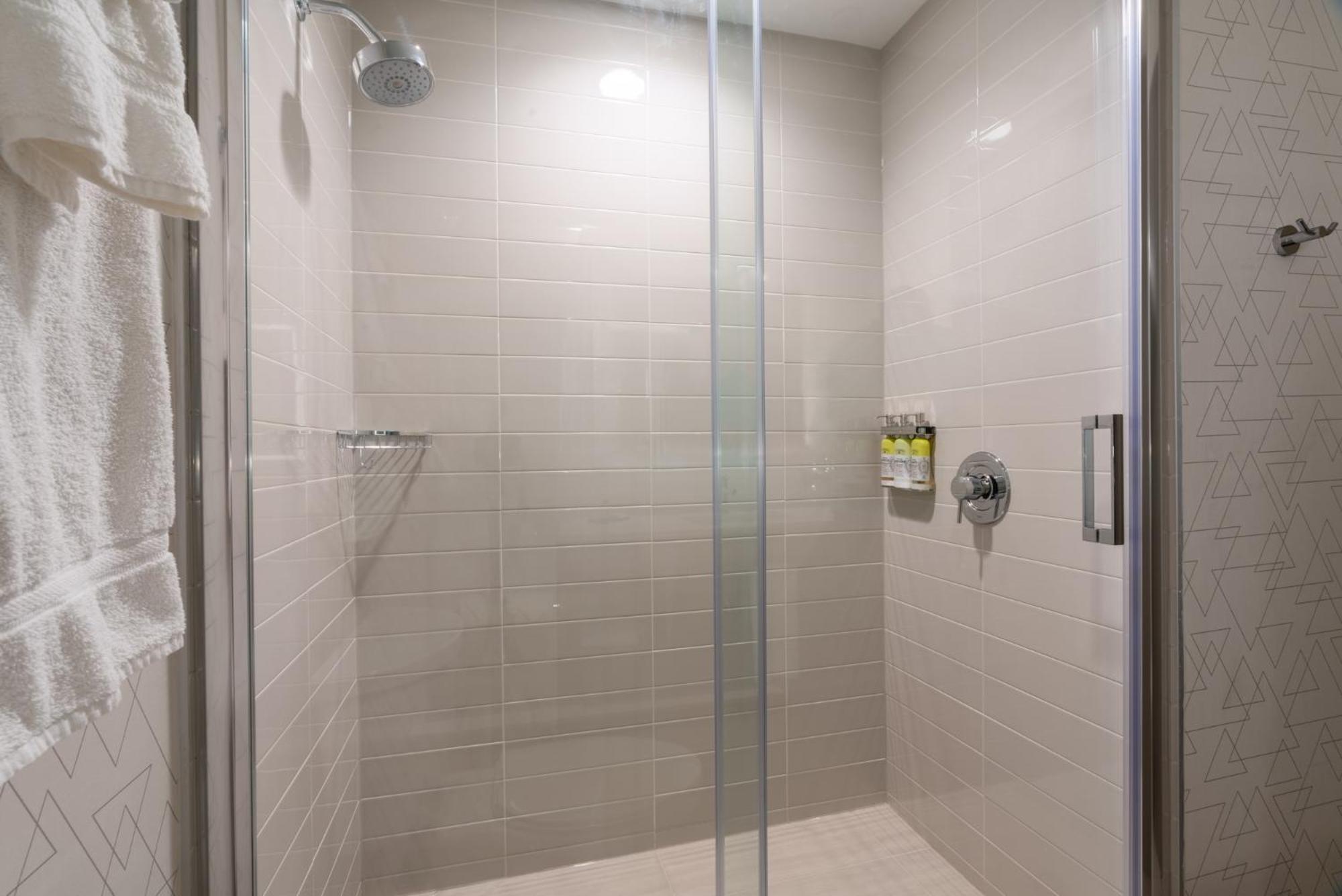 Holiday Inn Express & Suites Vaughan-Southwest By Ihg Екстериор снимка