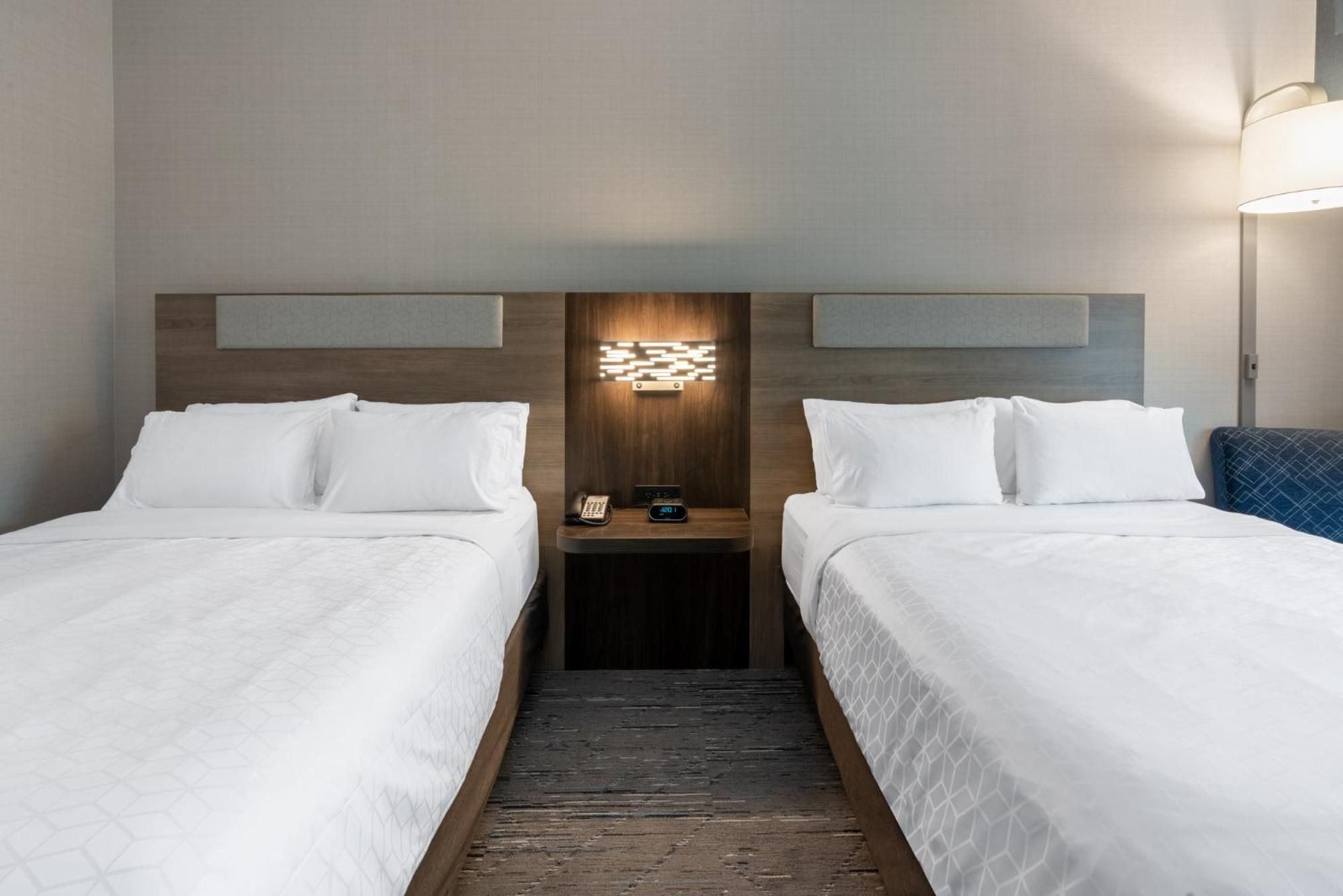 Holiday Inn Express & Suites Vaughan-Southwest By Ihg Екстериор снимка