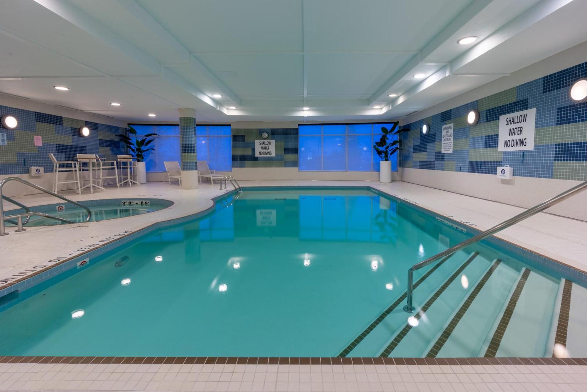 Holiday Inn Express & Suites Vaughan-Southwest By Ihg Екстериор снимка