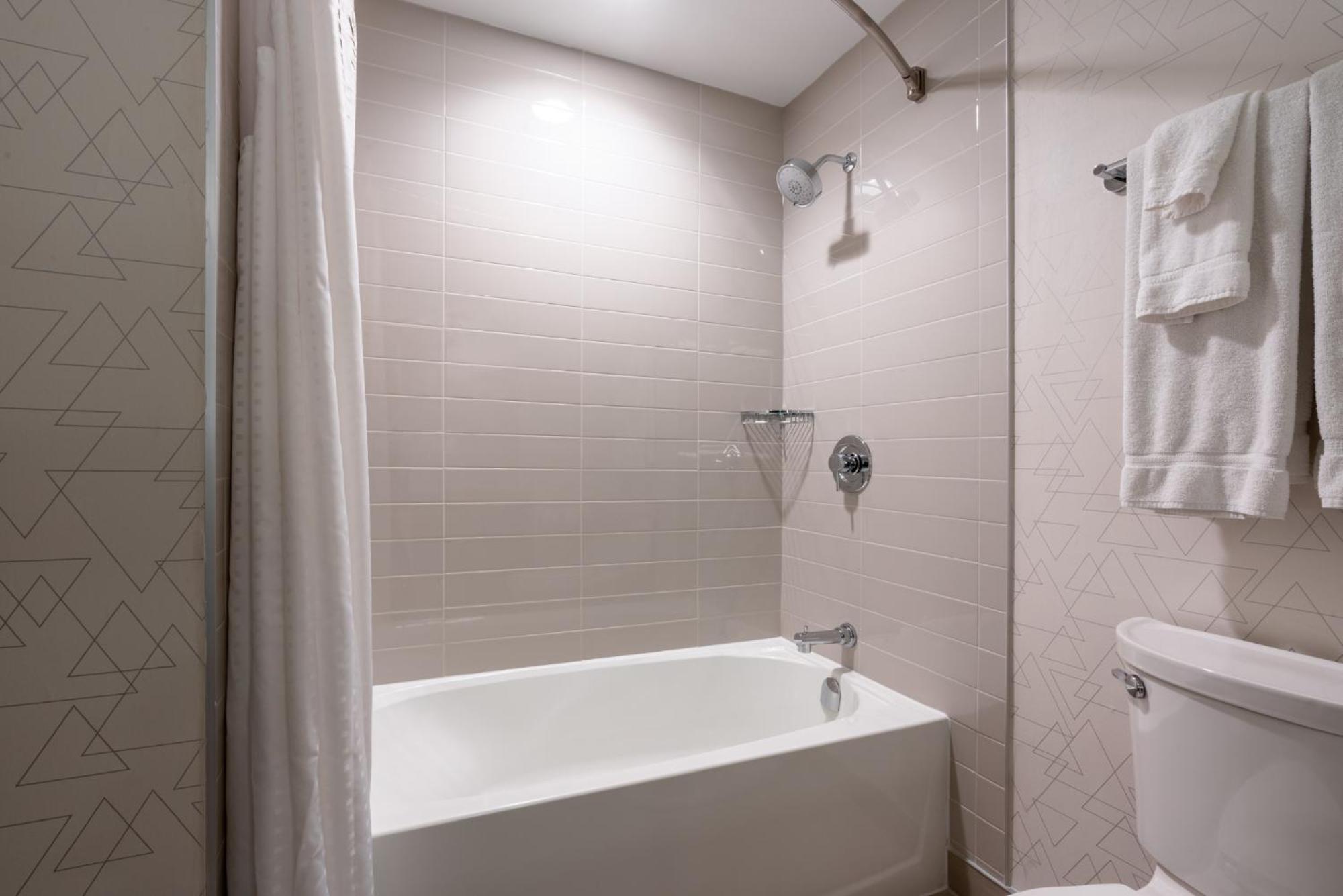 Holiday Inn Express & Suites Vaughan-Southwest By Ihg Екстериор снимка