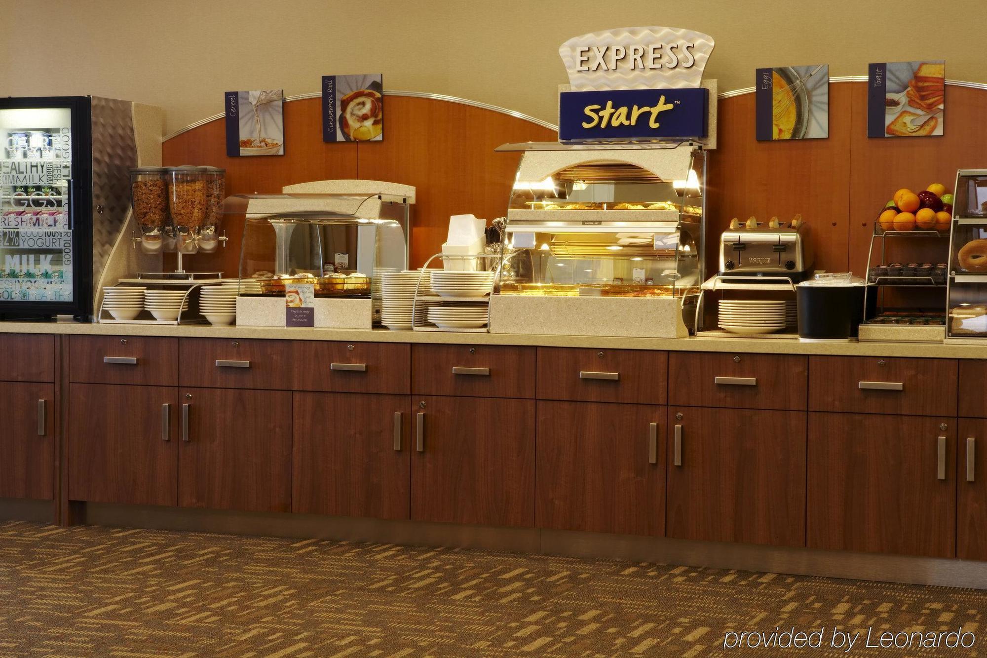 Holiday Inn Express & Suites Vaughan-Southwest By Ihg Екстериор снимка