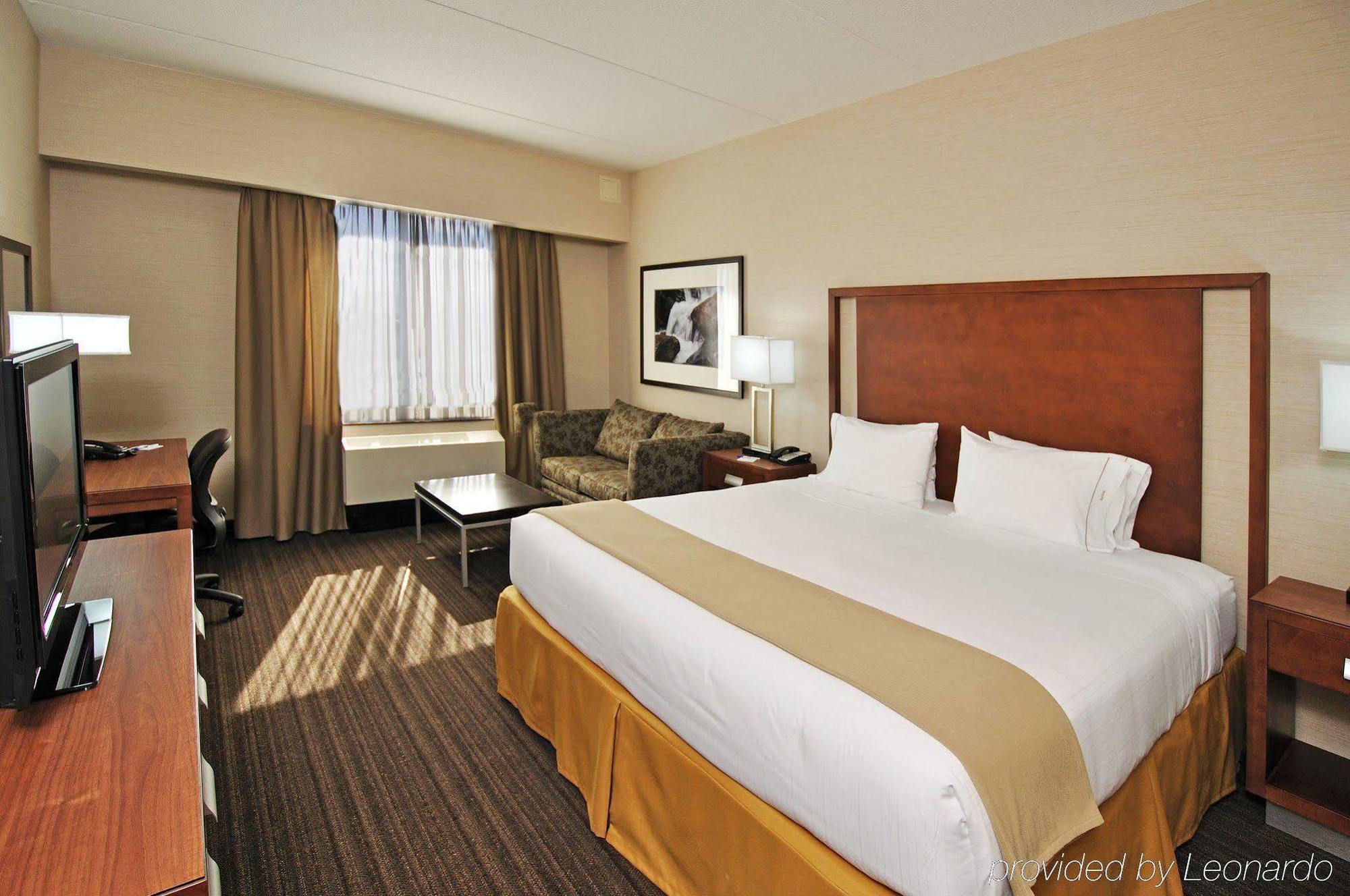 Holiday Inn Express & Suites Vaughan-Southwest By Ihg Стая снимка