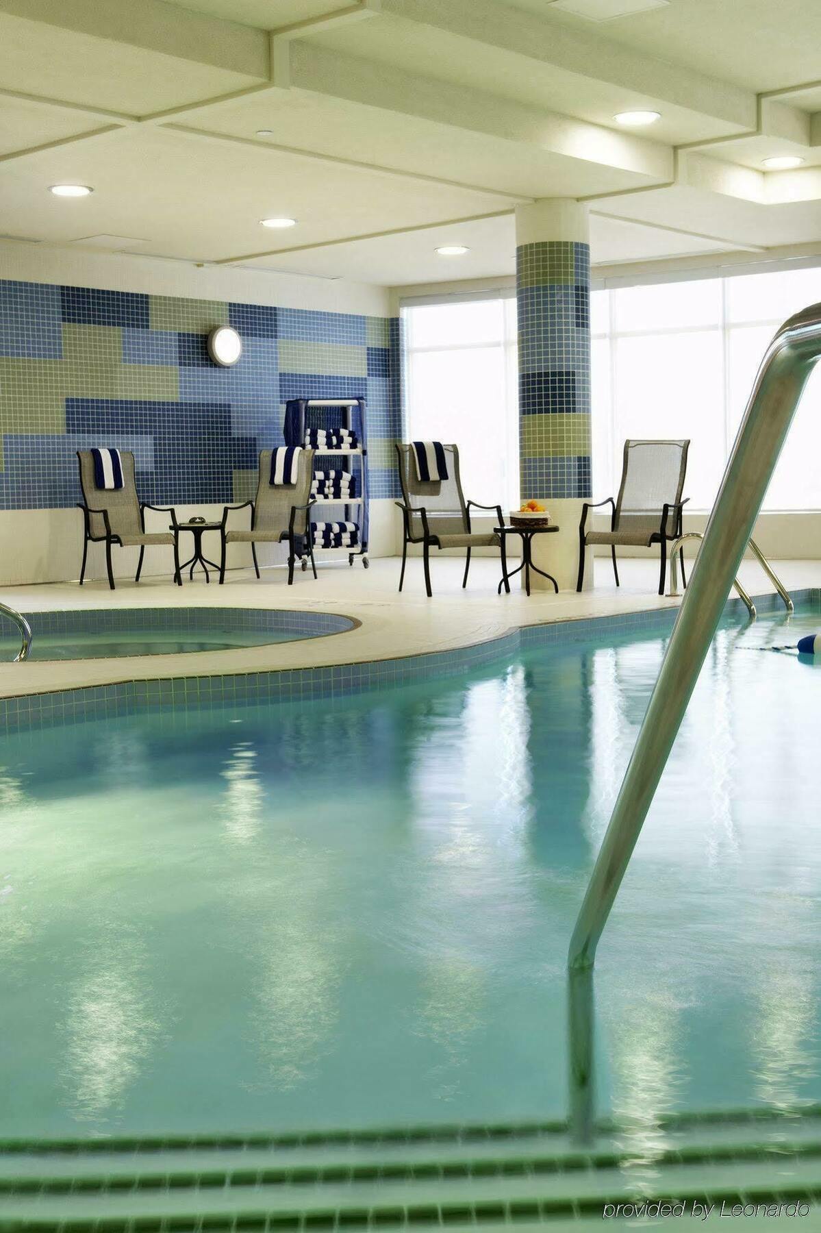Holiday Inn Express & Suites Vaughan-Southwest By Ihg Екстериор снимка